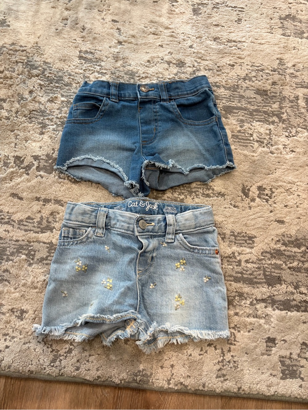 Cat & Jack Light Wash Denim Shorts & Garanimals - Girls - Light Blue